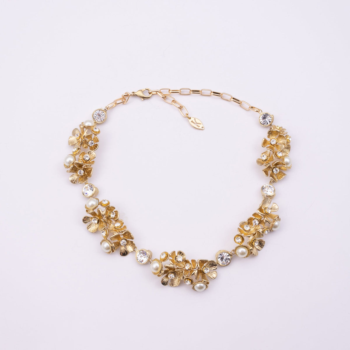 Kalliope Jewelry GK1958-101-322-364 baltā fona foto